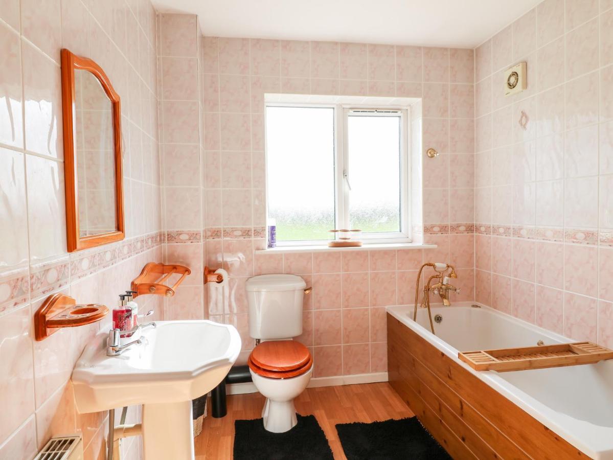 Tixall Manor Farm Stafford Kültér fotó