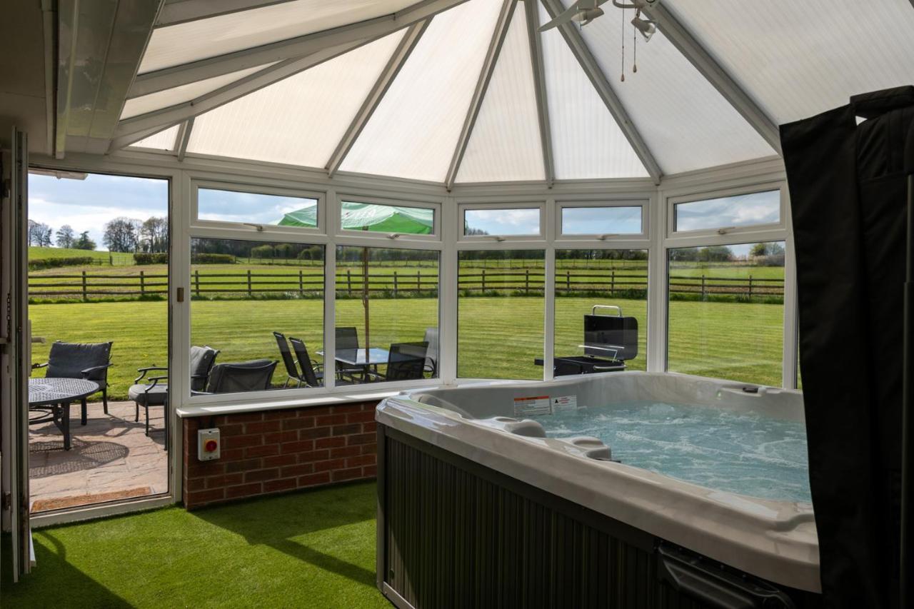 Tixall Manor Farm Stafford Kültér fotó